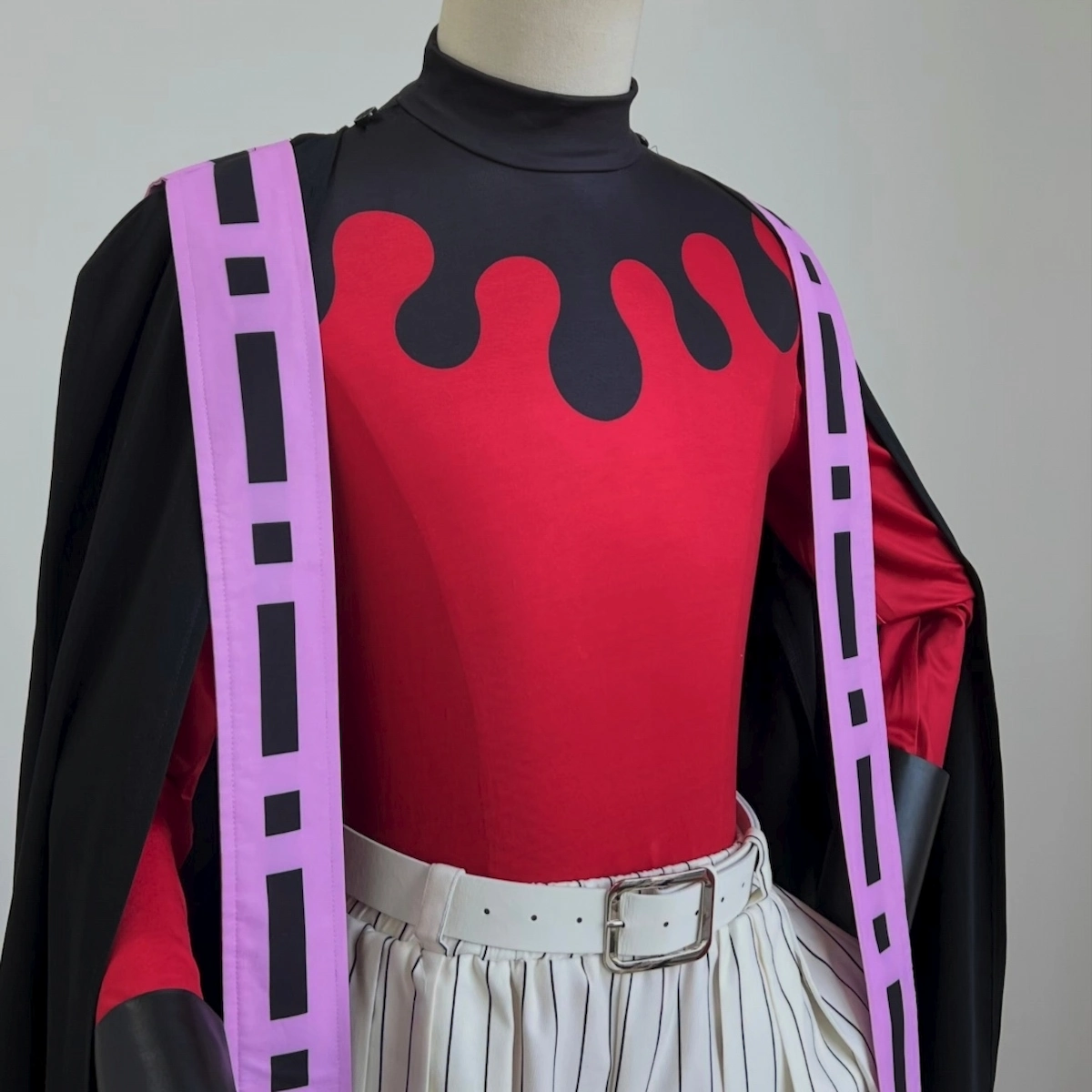 Doma cosplay close up detail Demon Slayer Kimetsu no Yaiba Upper Moon Two outfit texture traje cosplay Doma detalles