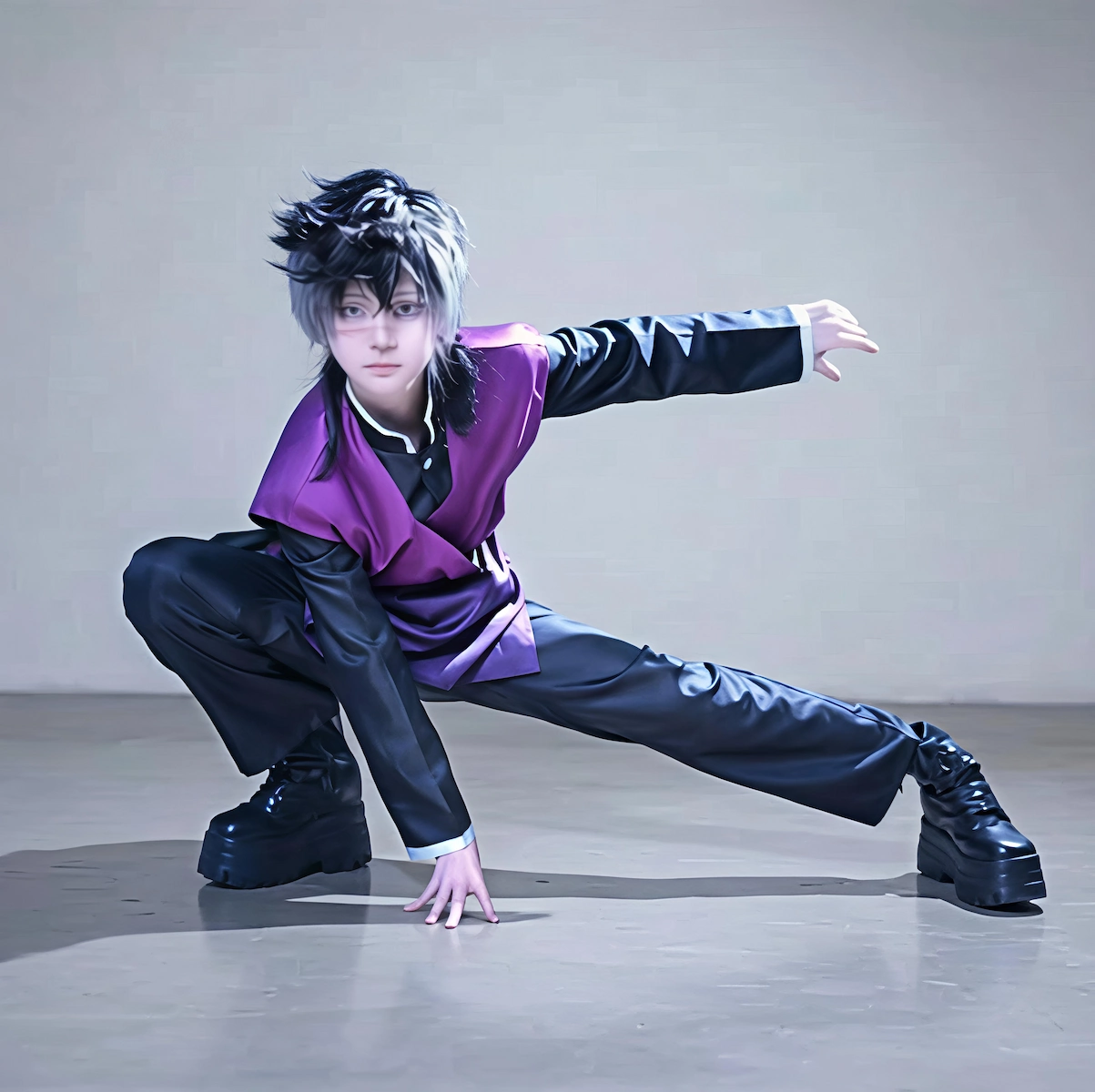 Genya Shinazugawa cosplay cinematic scene Demon Slayer Kimetsu no Yaiba anime costume dramatic fighter traje Genya escena