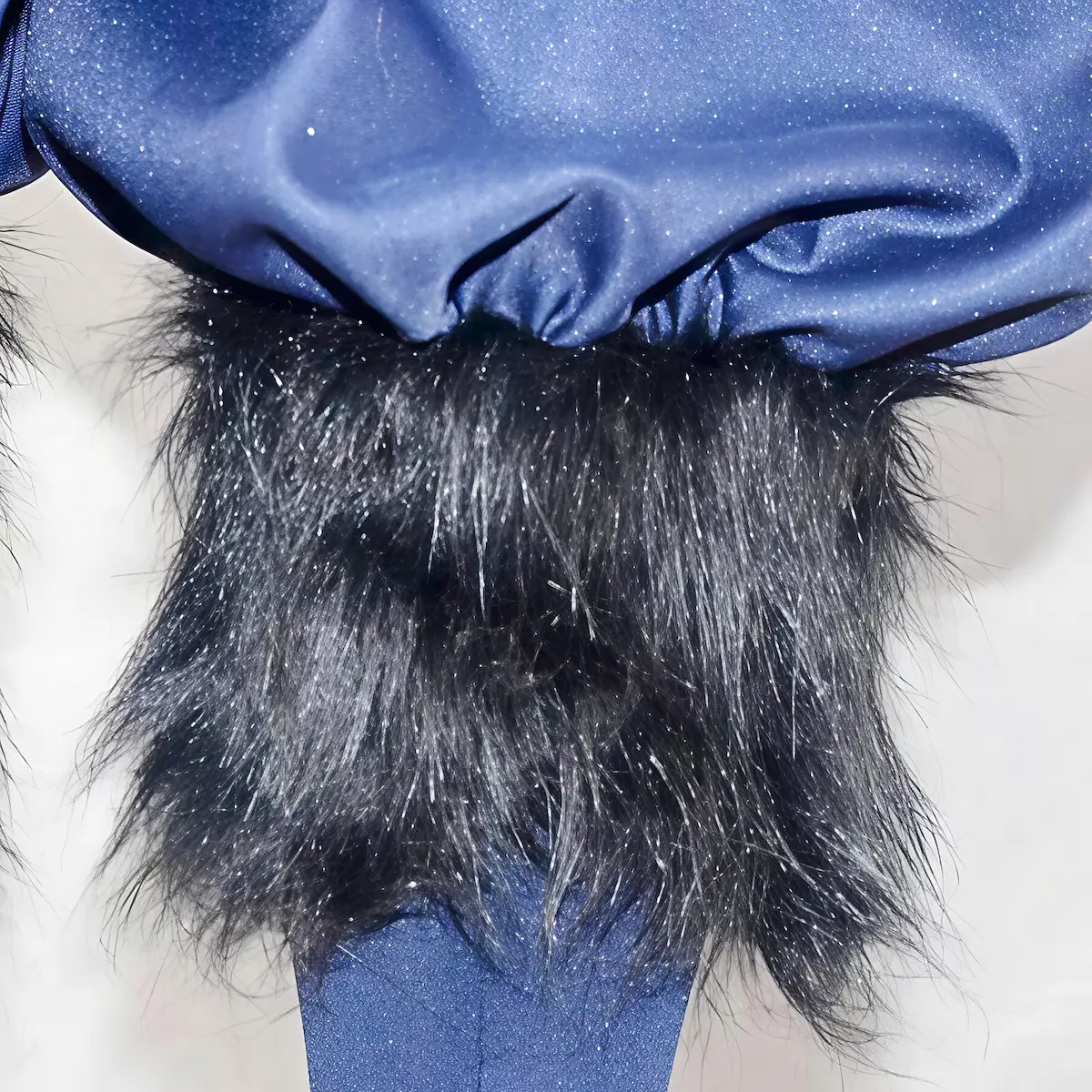 Inosuke cosplay leg detail Demon Slayer Kimetsu no Yaiba pants fur belt anime costume detalle pierna Inosuke