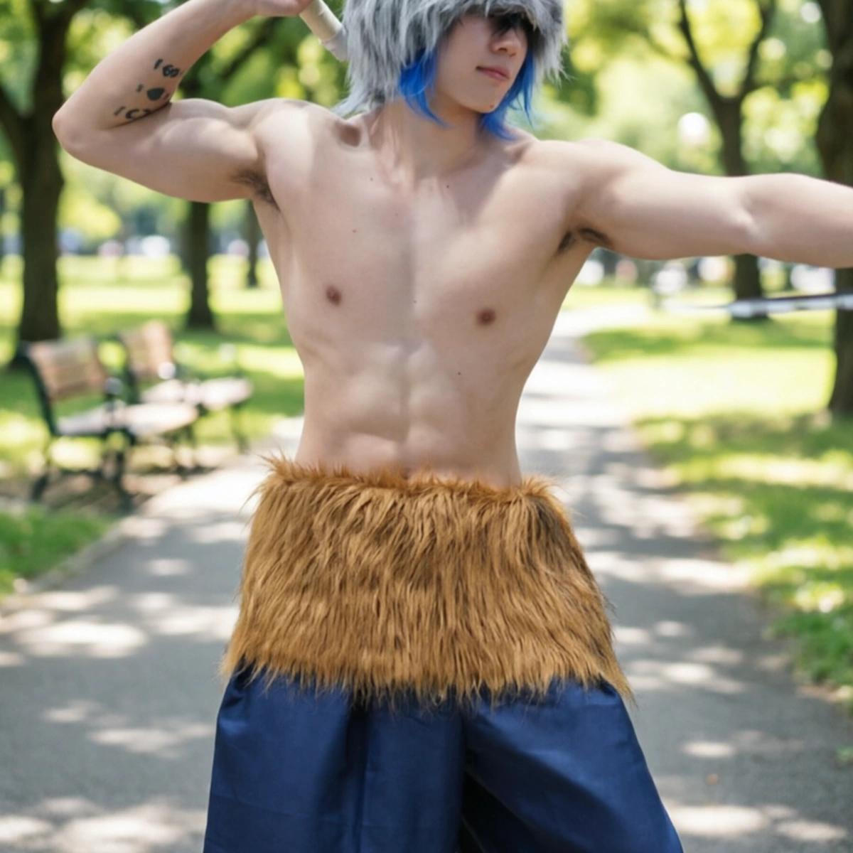 Inosuke cosplay real outdoor scene Demon Slayer Kimetsu no Yaiba anime fighter cosplay costume action traje Inosuke escena real