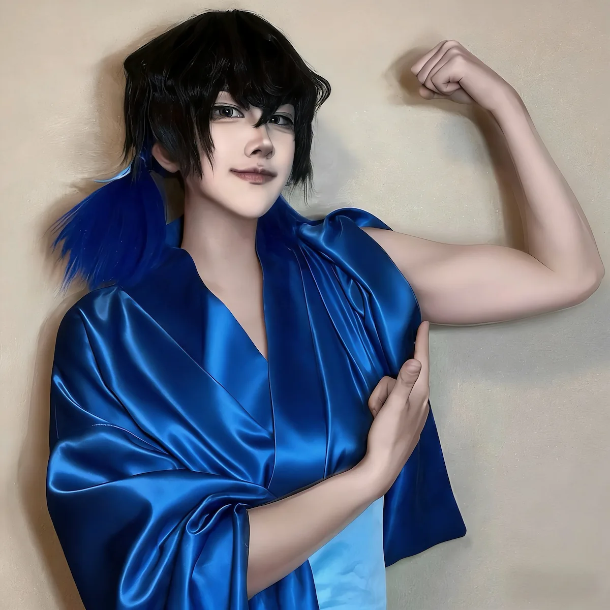 Inosuke Hashibira dark blue oiran cosplay scene Demon Slayer Kimetsu no Yaiba anime crossplay accurate version traje Inosuke escena